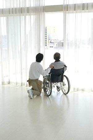 インプラントは専門医のいる歯科医院