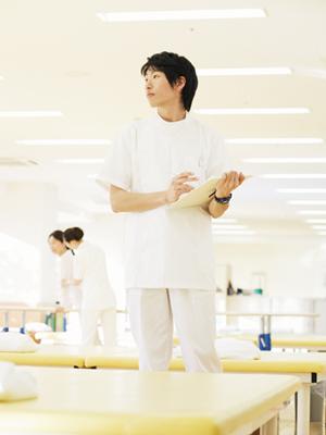 違和感が少ない矯正治療で理想の歯並びに