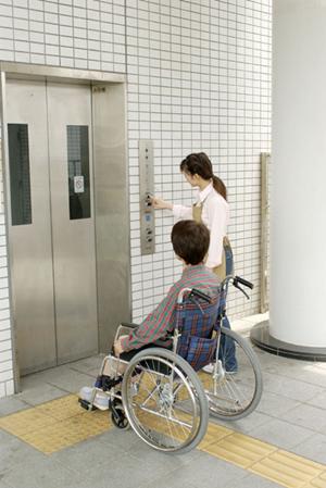 メスを使わないインプラント治療